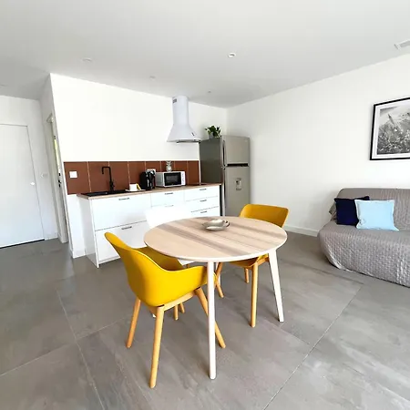 Chez Eugene Apartment
